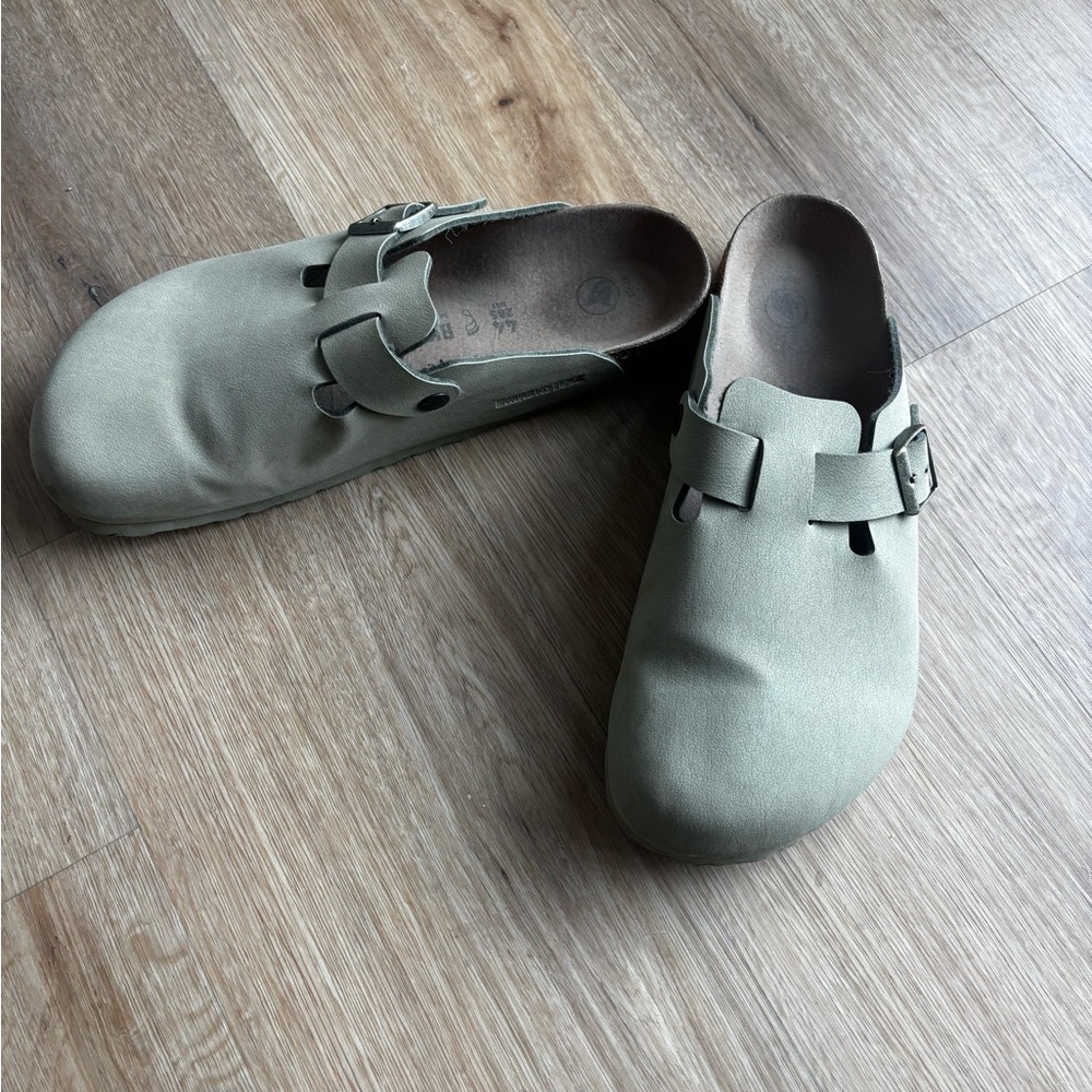 Birkenstock Men's Shoes in Olive Green/Gray